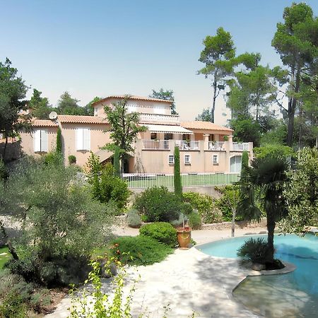 Villa Spacieuse Avec Piscine A Saint Maximin Exterior photo
