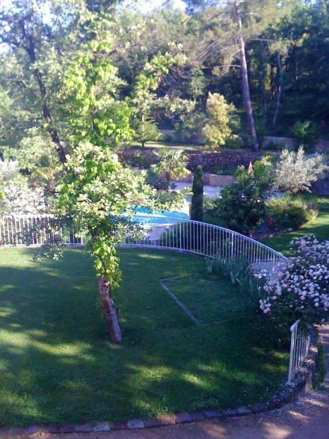 Villa Spacieuse Avec Piscine A Saint Maximin Exterior photo