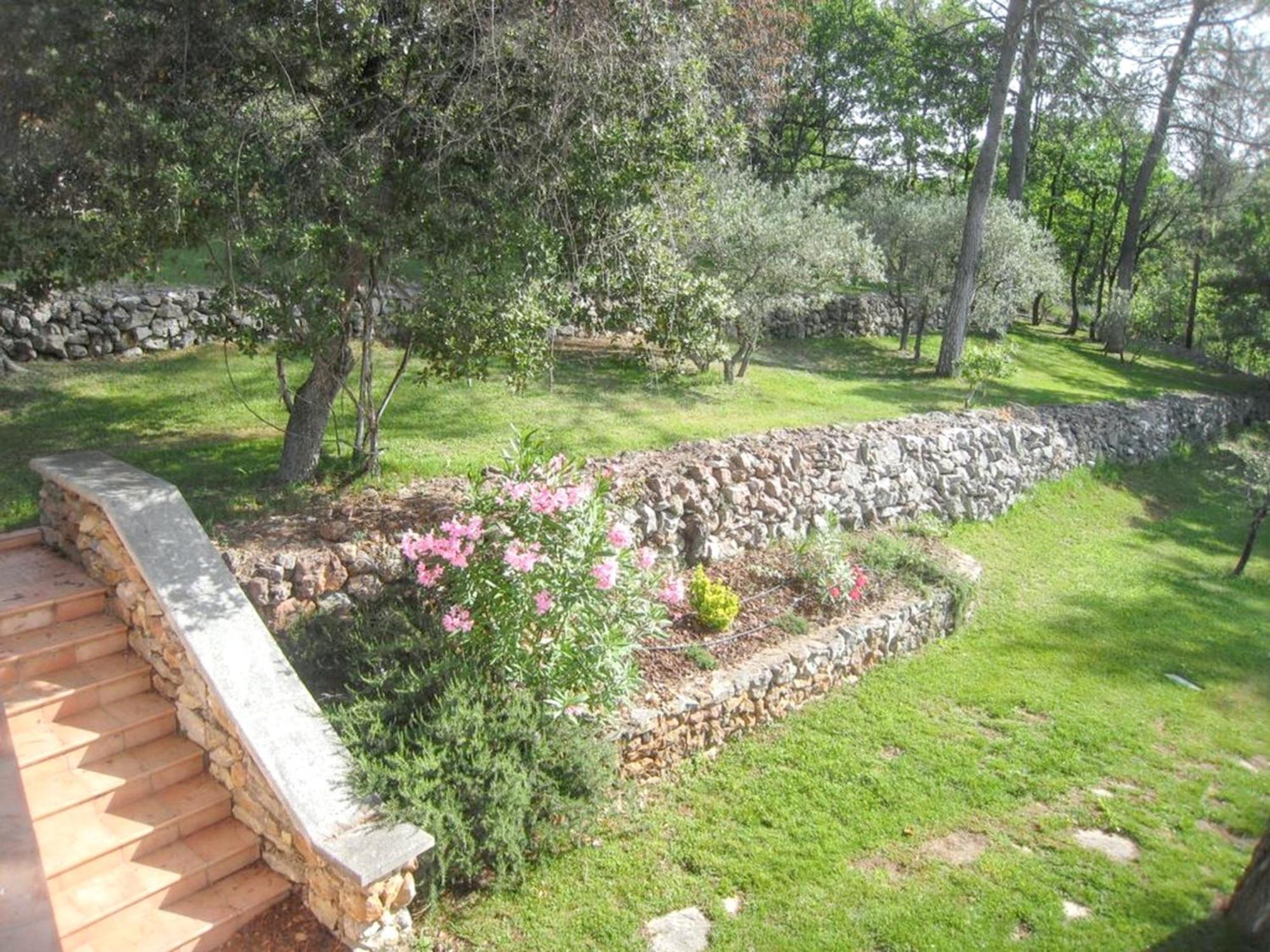 Villa Spacieuse Avec Piscine A Saint Maximin Exterior photo